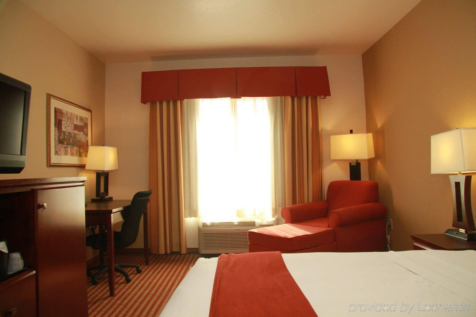Express & South By Ihg Hotel 2*