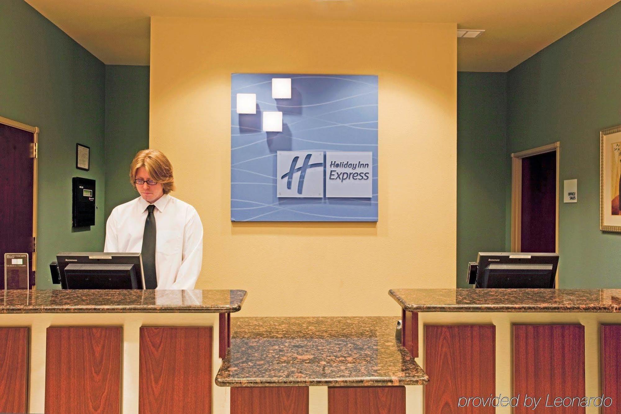 Express & South By Ihg 2*
